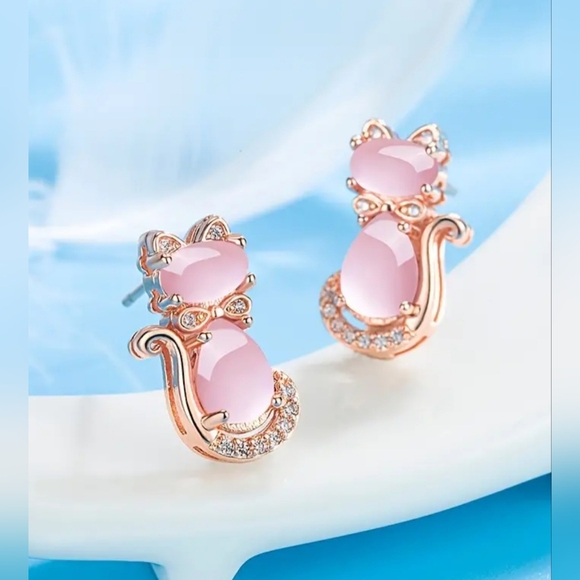 Cute Small Cat Design Stud Earrings - Picture 4 of 6